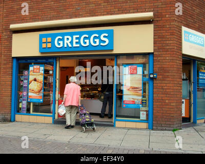 Greggs Bäckerei, Crasswell Straße, Portsmouth, Großbritannien Stockfoto