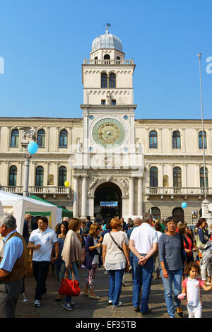 Padua, Italien - 28. September 2014: eine Menge Leute feiern, Recycling und saubere Energietag von Legambiente, in Piazza dei Signo Stockfoto