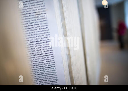 Oswiecim, Polen. 26. Januar 2015. Das Buch der Namen wird am ehemaligen Nazi-deutschen Konzentrations- und Vernichtungslager Camp KL Auschwitz gesehen ich vor dem kommenden 70. Jahrestag der Befreiung des Lagers in Oswiecim, Polen, 26. Januar 2015. Foto: Rolf Vennenbernd/Dpa/Alamy Live News Stockfoto