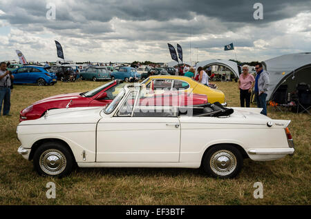 Seitenansicht des britischen Triumph Herald Sportwagen auf einer englischen Stockfoto