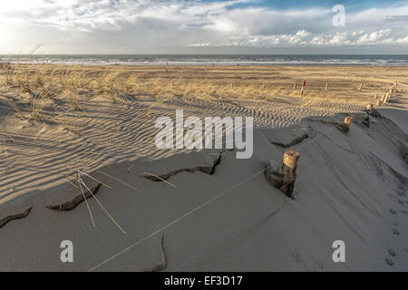 Muster in den Sand, mit Blick auf die Nordsee, Katwijk Aan Zee, Südholland, Niederlande. Stockfoto