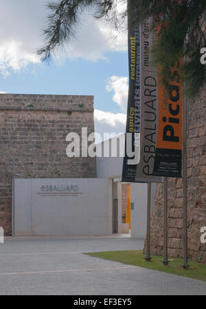 Außenseite des alten Sant Pere Bastion, jetzt das Museum der zeitgenössischen Kunst Es Baluard hosting Stockfoto