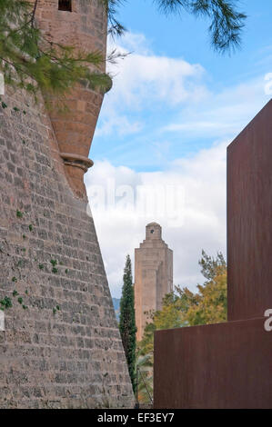 Außenseite des alten Sant Pere Bastion, jetzt das Museum der zeitgenössischen Kunst Es Baluard hosting Stockfoto