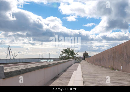 Außenseite des alten Sant Pere Bastion, jetzt das Museum der zeitgenössischen Kunst Es Baluard hosting Stockfoto