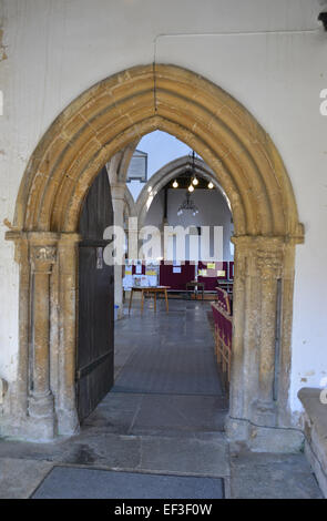 Eingangstür zum St.-Peter Kirche, Hook Norton, Oxfordshire Stockfoto