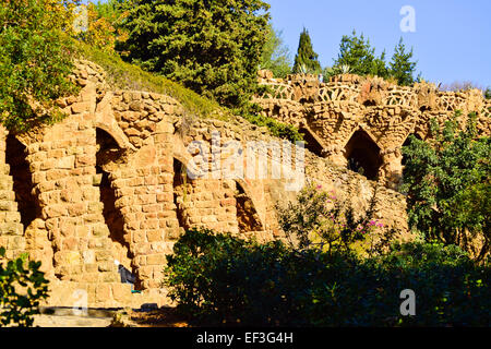 Stein-Spalten. Park Güell. Entworfen vom Architekten Antoni Gaudi. Barcelona, Katalonien, Spanien. Stockfoto