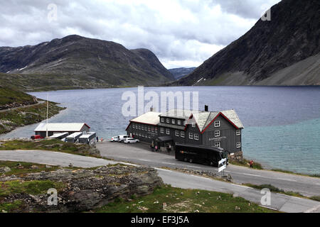 Blick auf das Hotel Djupvasshytta, See Djupvatnet, in der Nähe von Geiranger entfernt, UNESCO Weltkulturerbe, Sunnmøre Region, Møre Og Roms Stockfoto
