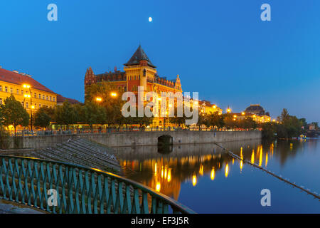 Nacht Smetana Waterfront in Prag, Tschechische Republik Stockfoto