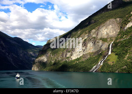 Ein Fjord Passagierfähre im Geirangerfjord, UNESCO-Weltkulturerbe, Sunnmøre Region Møre Og Romsdal Grafschaft, West-Norwegen, Stockfoto