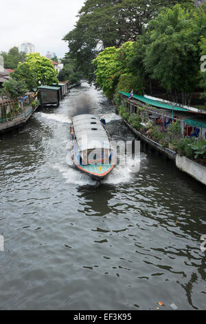 Der Khlong Saen Saep Express Boat Service in Bangkok Stockfoto