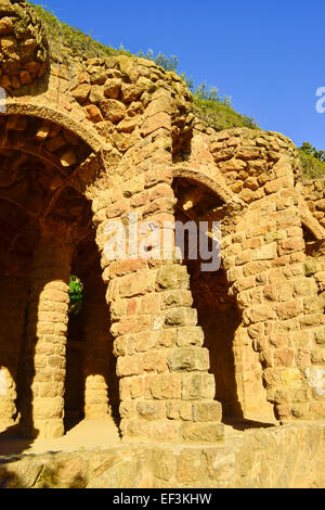 Stein-Spalten. Park Güell. Entworfen vom Architekten Antoni Gaudi. Barcelona, Katalonien, Spanien. Stockfoto