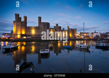 Caernarfon Castle North Wales Uk Twilight Stockfoto