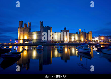 Caernarfon Castle North Wales Uk Twilight Stockfoto