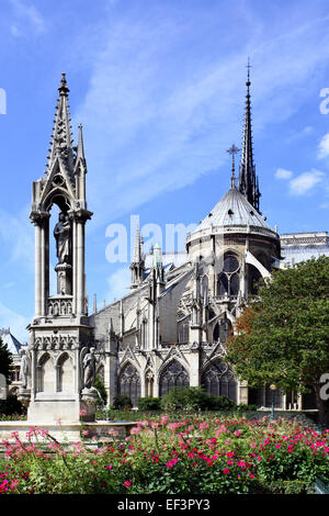 Garten an der Rückseite des Notre Dame de Paris, France Stockfoto