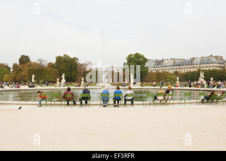 Brunnen in der Jardin des Tuileries, Paris, Frankreich. Stockfoto