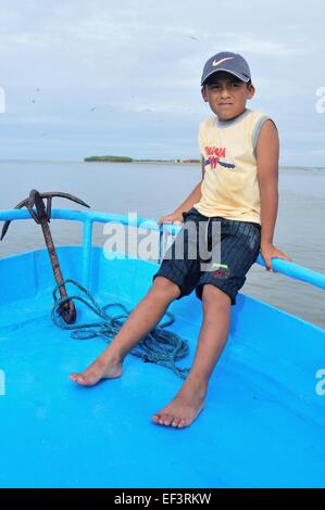 Boot für Touristen in "Isla de Los Pájaros" - PUERTO PIZARRO. Abteilung von Tumbes. Peru Stockfoto