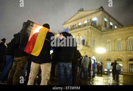 Hannover, Deutschland. 26. Januar 2015. Anhänger der Anti-Islamischen Hagida (Hannover gegen die Islamisierung des Abendlandes) Bewegung demonstrieren in Hannover, 26. Januar 2015. Hagida ist ein regionaler Ableger der Pegida (Patriotischen Europäer gegen die Islamisierung des Abendlandes) Bewegung. Foto: JULIAN STRATENSCHULTE/Dpa/Alamy Live News Stockfoto