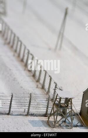 London, UK. 26. Januar 2015. Ein Replikat Modell der Wache Wachturm im Konzentrationslager Auschwitz erstellt von Gerry Judah als Teil der Holocaust-Ausstellung im Imperial War Museum zum Gedenken an den 70. Jahrestag der Befreiung des Lagers Auschwitz im Jahr 1945. Auschwitz-Birkenau wurde von den Nazis als ein Sklave Internementand Vernichtungslager benutzt wo mehr als 2 Millionen Juden starben. Bildnachweis: Amer Ghazzal/Alamy Live-Nachrichten Stockfoto