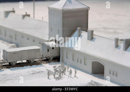 London, UK. 26. Januar 2015. Ein Replikat Modell des KZ Auschwitz-Birkenau erstellt von Gerry Judah als Teil der Holocaust-Ausstellung im Imperial War Museum zum Gedenken an den 70. Jahrestag der Befreiung des Lagers Auschwitz im Jahr 1945. Auschwitz-Birkenau wurde von den Nazis als ein Sklave Internementand Vernichtungslager benutzt wo mehr als 2 Millionen Juden starben. Bildnachweis: Amer Ghazzal/Alamy Live-Nachrichten Stockfoto