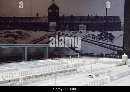 London, UK. 26. Januar 2015. Ein Replikat Modell des KZ Auschwitz-Birkenau erstellt von Gerry Judah als Teil der Holocaust-Ausstellung im Imperial War Museum zum Gedenken an den 70. Jahrestag der Befreiung des Lagers Auschwitz im Jahr 1945. Auschwitz-Birkenau wurde von den Nazis als ein Sklave Internementand Vernichtungslager benutzt wo mehr als 2 Millionen Juden starben. Bildnachweis: Amer Ghazzal/Alamy Live-Nachrichten Stockfoto