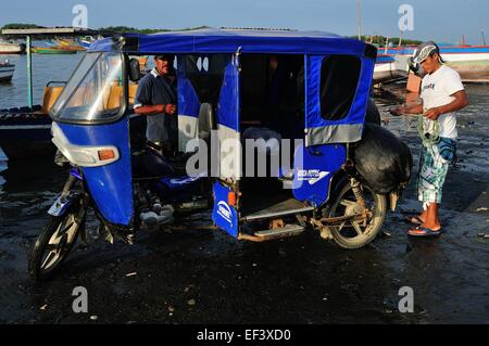 Fisch - Hafen in PUERTO PIZARRO kaufen. Abteilung von Tumbes. Peru Stockfoto