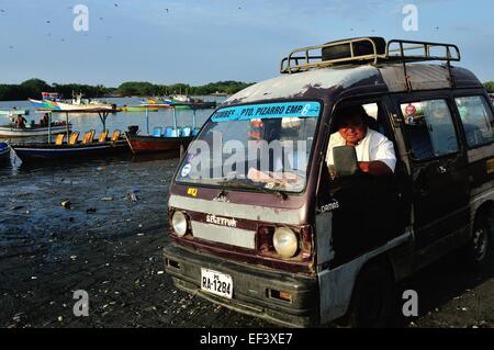 Taxi - Hafen in PUERTO PIZARRO. Abteilung von Tumbes. Peru Stockfoto