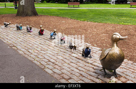 Machen Sie Weg für Entenküken Skulptur von Nancy Schon, Boston Public Garden, Boston, Massachusetts, USA Stockfoto