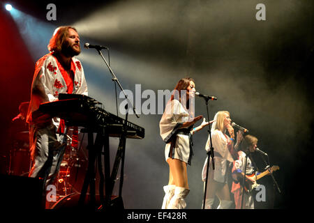 BARCELONA - 24 JUL: Björn Again (Band Hommage an ABBA) führt auf Golden Revival Festival am 24. Juli 2014 in Barcelona, Spanien. Stockfoto