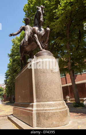 Statue von Paul Revere, Nordende, Paul Revere Mall, Boston, Massachusetts, USA Stockfoto