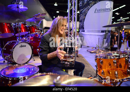 Anaheim, CA, USA. 26. Januar 2015. Die NAMM Show 2015, Anaheim Convention Center, Anaheim, Kalifornien, USA, 23. Januar 2015. Dies war das 30. Jahr der NAMM Show.Credit Bild Cr Scott Mitchell/ZUMA Press Credit: Scott Mitchell/ZUMA Draht/Alamy Live News Stockfoto