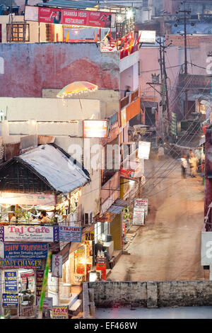 Agra, Uttar Pradesh, Indien. Taj Ganj Nachbarschaft in der Abenddämmerung Stockfoto
