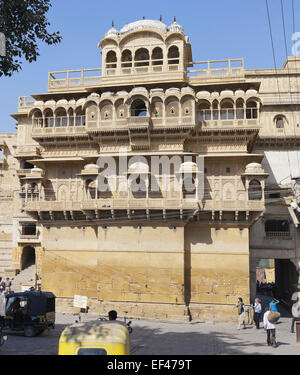 Jaisalmer, Indien. Maharaja Palast in Jaisalmer Fort. Ein Teil davon befindet sich das Fort Palace Museum Stockfoto