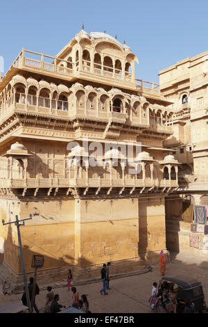 Jaisalmer, Indien. Maharaja Palast in Jaisalmer Fort. Ein Teil davon befindet sich das Fort Palace Museum Stockfoto