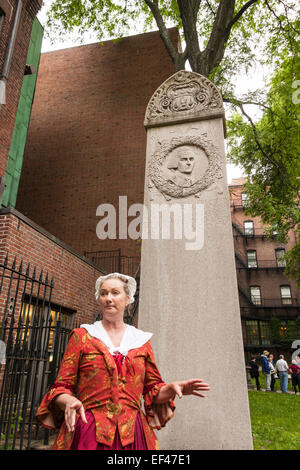 Reiseleiter und Grabstein von John Hancock, Old Granary Burying Ground, Tremont Street, Boston, Massachusetts, USA Stockfoto