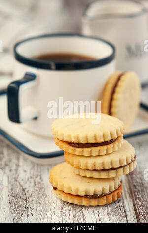 Kekse mit Schokolade Haselnuss-Creme Stockfoto