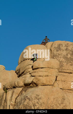 Kletterer in Joshua Tree Nationalpark in der Mojave-Wüste Kalifornien Stockfoto