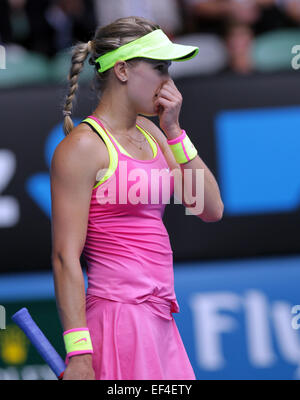 Melbourne, Australien. 27. Januar 2015. Eugenie Bouchard von Kanada reagiert nach der Niederlage gegen Maria Sharapova Rußland während der Frauen Viertelfinale Einzel am Australian Open Tennis-Wettkämpfe in Melbourne, Australien, 27. Januar 2015. Bouchard verloren 0-2. Bildnachweis: Jin Linpeng/Xinhua/Alamy Live-Nachrichten Stockfoto