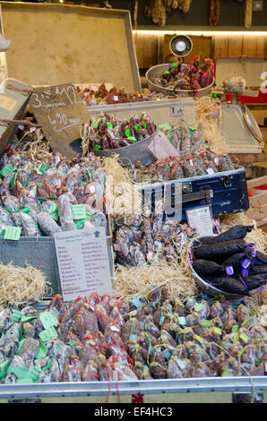 Rustikale Anzeige der Handwerker hergestellt hängen auf einen Stand auf der Londoner Borough Market Stockfoto