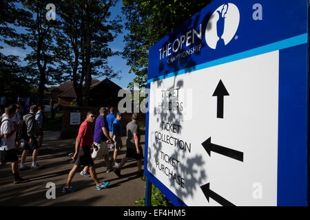 Zuschauer, die ihren Weg in Richtung zum Eingang des Royal Liverpool Golf Club in Hoylake, Wirral. Stockfoto