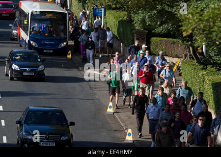 Zuschauer, die ihren Weg in Richtung zum Eingang des Royal Liverpool Golf Club in Hoylake, Wirral. Stockfoto