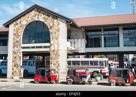 Ashok Leyland Bus am Busbahnhof Galle, Galle, Sri Lanka. Stockfoto