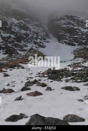 Beginn der zentralen Gully ein klassischen Winter Klettern am großen Ende, Borrowdale im englischen Lake District, Szene für viele Unfälle Stockfoto