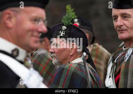 Mitglieder von Atholl Highlanders, Europas einzige private Armee, Schlange vor Pipefest Stirling, eine Veranstaltung bei Stirling C Stockfoto