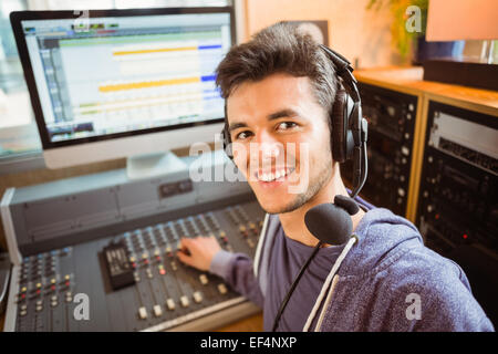 Porträt von einer Studentin Mischen von audio Stockfoto