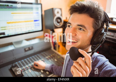 Porträt von einer Studentin Mischen von audio Stockfoto