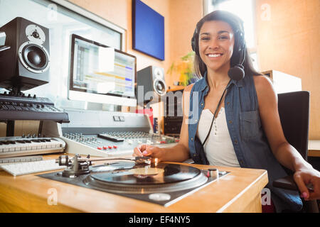 Porträt von einem Studenten mit einem Drehteller Stockfoto