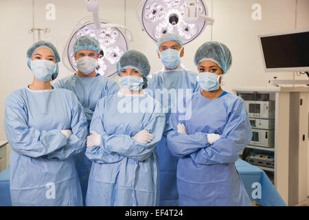 Medizinstudenten im Operationssaal Stockfoto