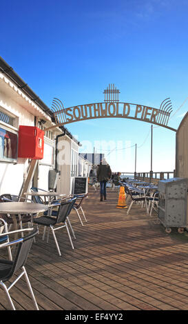 Ein Blick auf den Eingang zum Southwold Pier, Suffolk, England, Vereinigtes Königreich. Stockfoto