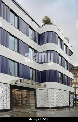 Queens, neue Wohnungen hinter der renovierten Fassade des alten Art-Deco-Queens Kinos in London Stockfoto