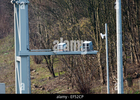 Bild zeigt die neuen Autobahnen Agentur digitale Durchsetzung Kamerasysteme oder Hadecs Kameras auf dem Enfield M25 schließen Stockfoto